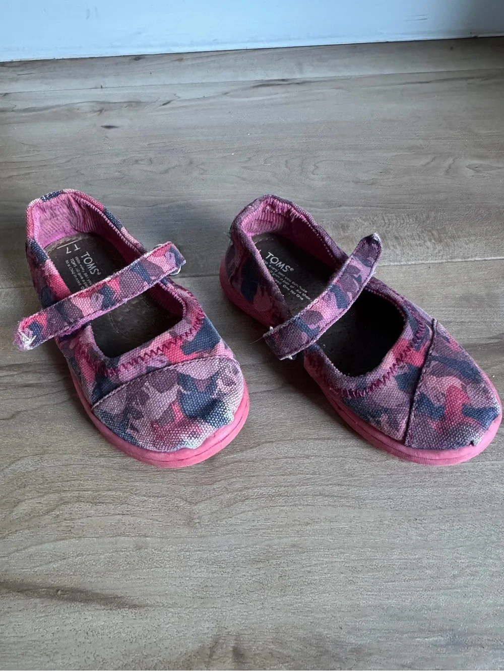 Toddler 7 • TOMS Pink Camo Mary Jane Flats Shoes • Animal Camouflage